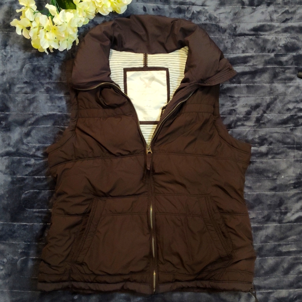 AE puffy winter vest. Size medium in women's